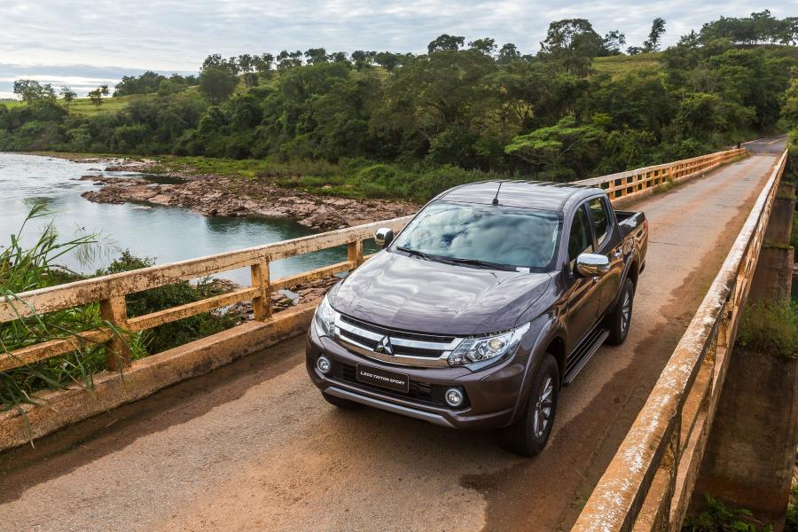  Mitsubishi L200 Triton Sport HPE-S 2018 года  (LA) (фото 4 из 33)